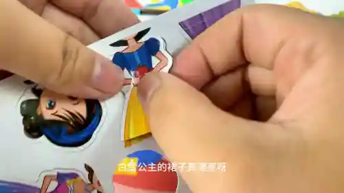 给公主穿衣服的游戏(服装全部免费的换装游戏)插图1