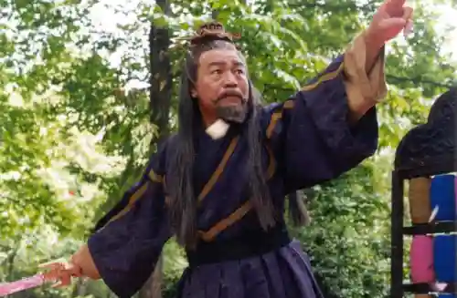 真假岳不群上任盈盈(令狐冲爱任盈盈还是岳灵珊)插图5