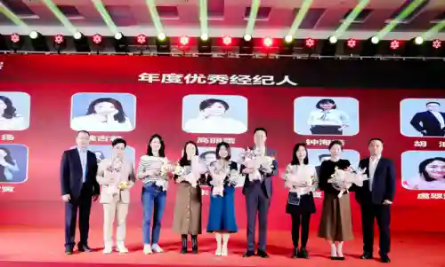 盛夏未来阵容搭配攻略(盛世芳华什么阵容最好)插图18