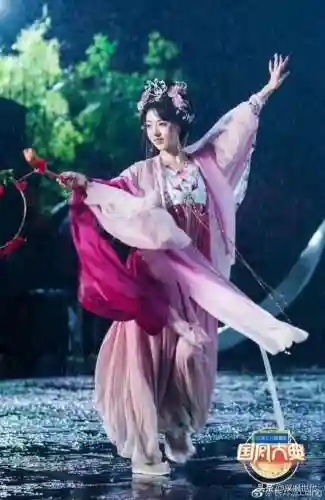 汉服朋友阵容怎么搭配的(汉服怎么穿？两边的带子怎么系)插图7