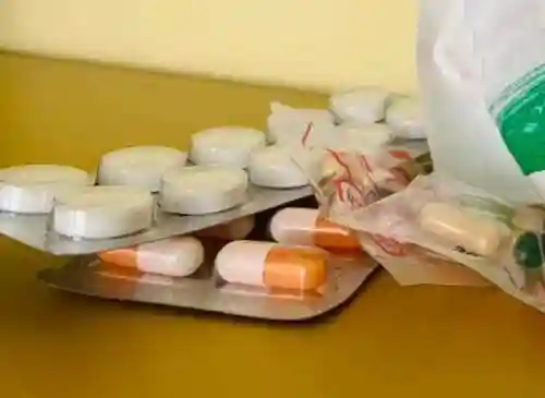 布洛芬和对乙酰氨基酚的区别(布洛芬不到38度吃后果)