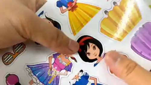 给公主穿衣服的游戏(服装全部免费的换装游戏)