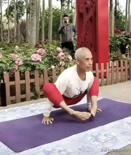 瑜伽老师可以做到多大年龄(当瑜伽老师要什么条件)插图2 瑜伽老师可以做到多大年龄(当瑜伽老师要什么条件)插图2