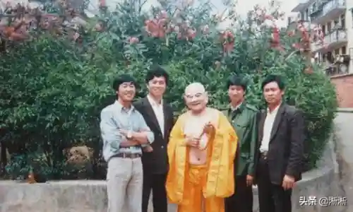 唐僧抱着一个女人图片(唐僧唯一爱过的女人)插图1