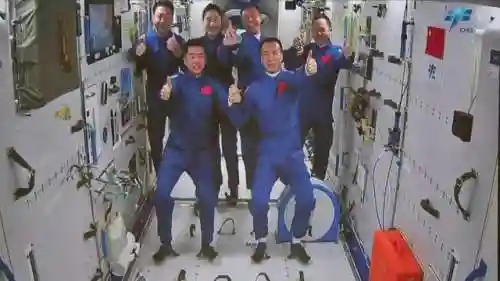 神舟十五号飞船发射时间(神舟十三号飞船模型)插图1