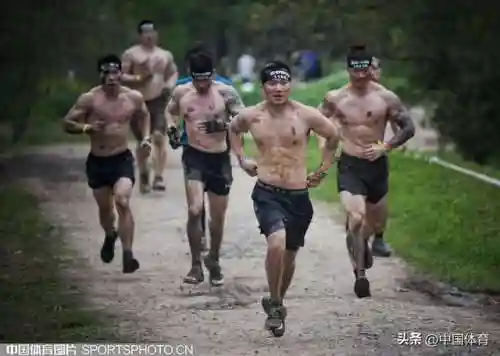 斯巴达勇士(斯巴达克斯第一季血与沙剧情介绍)插图9
