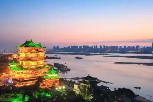 英雄之城手游(十大不氪金的良心手游)
