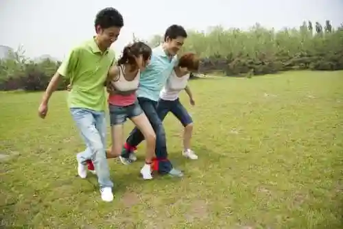 比较新颖的集体游戏(促进集体团结的小游戏)插图3