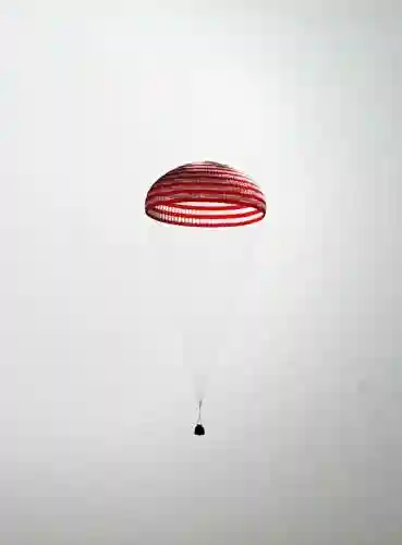 神舟十四飞船降落伞(神舟返回舱的降落伞有多大)插图1