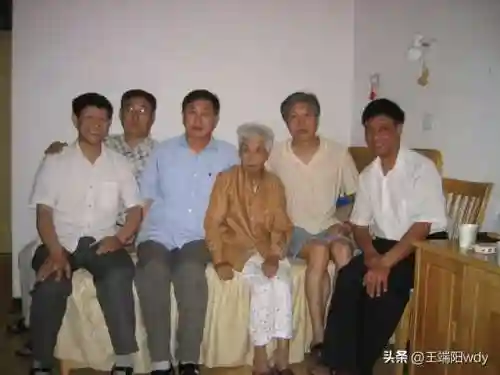 女班长给我看她小积积作文(英语班长要看我的小积积小说)插图1 女班长给我看她小积积作文(英语班长要看我的小积积小说)插图1