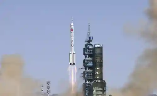 神舟十五号飞船发射时间(神舟十三号飞船模型)插图4