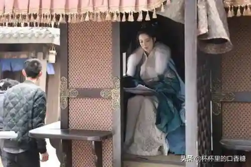 宫廷斗篷搭配阵容图片女士(古装披风斗篷女)插图15