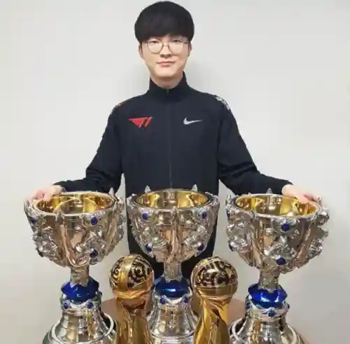 冠军卡肉鸡阵容搭配(阿贾克斯历史最佳阵容)