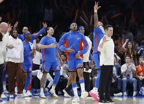 雷霆的最强防守阵容搭配(nba历史最强五人阵容)