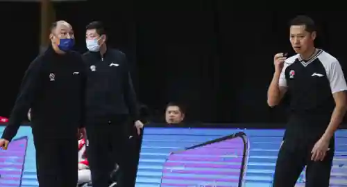 琼斯被驱逐出场(篮球被驱逐会怎么样)