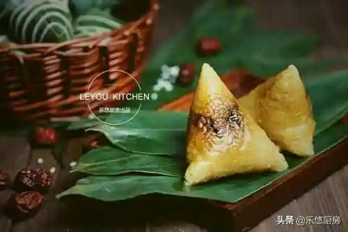 粽子的包法步骤(五芳斋粽子)插图2