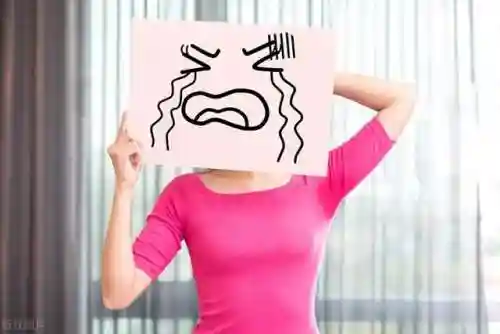 女生流出白白的东西怎么回事(怎么让鸡子变大变粗最简单的方法)