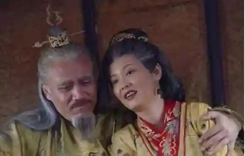 贵为皇后却被用来犒赏三军(皇后退掉裤子重打三十大板)插图5