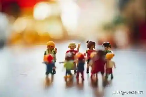 适合教室坐着玩的游戏(最好玩的游戏排名第一)插图1 适合教室坐着玩的游戏(最好玩的游戏排名第一)插图1