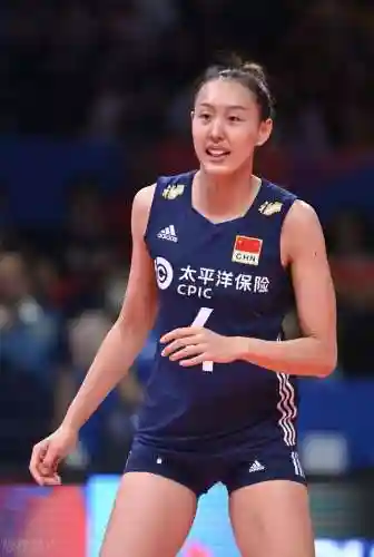 新手排球阵容搭配图片大全(排球新手入门基础动作)插图5 新手排球阵容搭配图片大全(排球新手入门基础动作)插图5