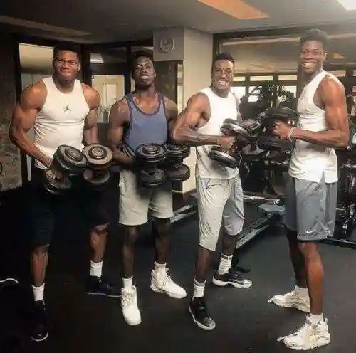 篮球兄弟搭配什么阵容好(NBA篮球大师最强阵容)插图4