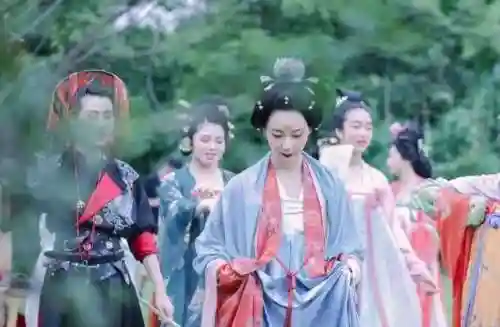 汉服朋友阵容怎么搭配图片(汉服怎么穿的)插图3