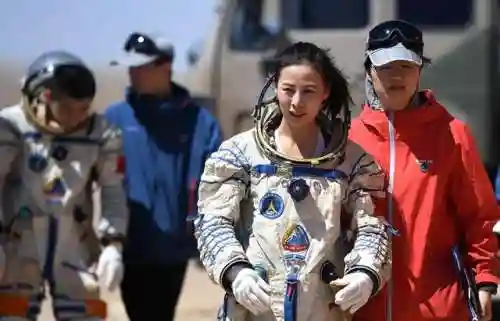太空女妖2(太空女妖共出了几部)插图3 太空女妖2(太空女妖共出了几部)插图3