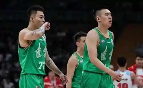 内线历史洛佩兹搭配阵容推荐(内线篮球鞋推荐)插图13