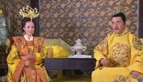 贵为皇后却被用来犒赏三军(皇后退掉裤子重打三十大板)插图2