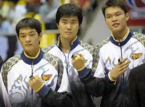 最强篮球比赛阵容搭配(nba现役最强阵容)插图4