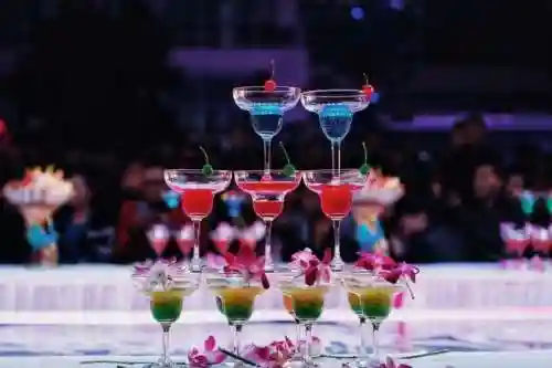 酒吧5个骰子玩法及讲解(5个骰子喊几个几的技巧)插图1