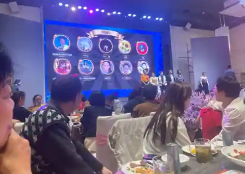 搞气氛聚会游戏有哪些(40种聚会小游戏)