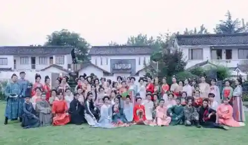 汉服朋友阵容怎么搭配图片(汉服怎么穿的)插图1