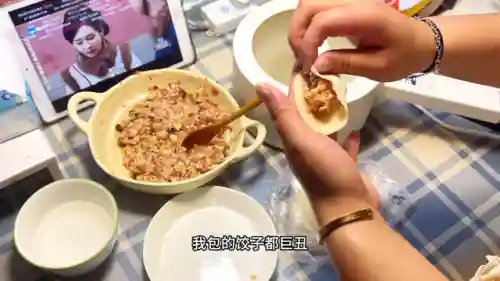 室友们都馋我肉馅小水饺(课后辅导肉馅水饺)插图1