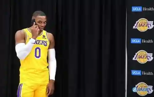 湖人经理模式阵容搭配(nba2kol2经理模式最强阵容)插图6
