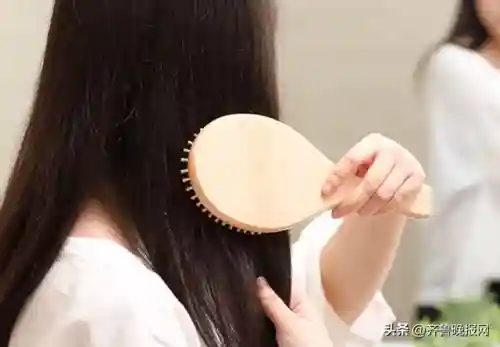 头发爱出油还脱发怎么办(植发剃发好还是不剃发好)插图3 头发爱出油还脱发怎么办(植发剃发好还是不剃发好)插图3