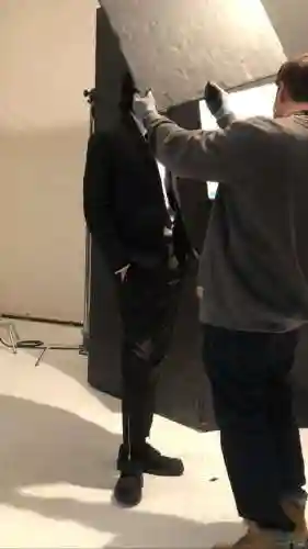 西装阵容不露脸怎么搭配(西装马甲怎么搭配衣服好看)插图4