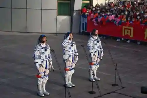 神舟16号三名宇航员(2023神舟十七号宇航员是哪三位呢)插图1