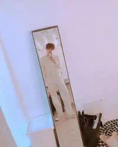 西装阵容不露脸怎么搭配(西装马甲怎么搭配衣服好看)插图6