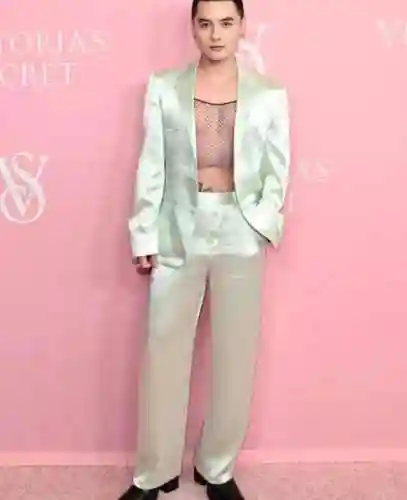 时装走秀全透视服装女装2023款(巴黎真空服装展)插图19