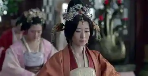 侍妃传后期阵容搭配(熹妃q传最强随从阵容)