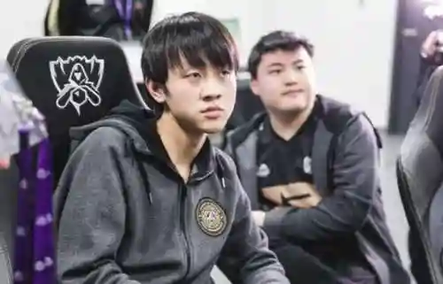 小明的奇葩英雄阵容搭配(微信小程序小小大英雄最强阵容)
