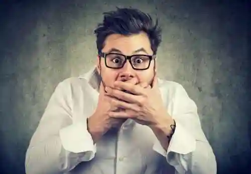 老人讲的阴间鬼故事(老人自言自语和阴间人说话)