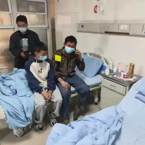 请叫我英雄(日本丧尸片《请叫我英雄》)