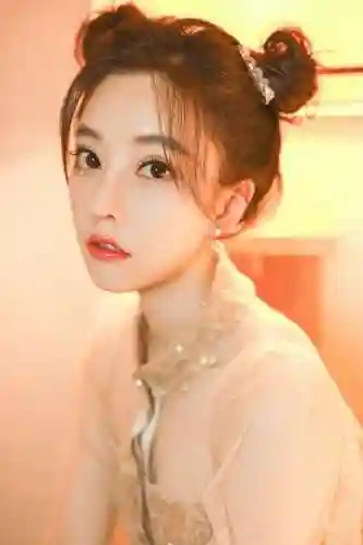 金闪闪提莫阵容怎么搭配(冯提莫穿衣搭配图片)
