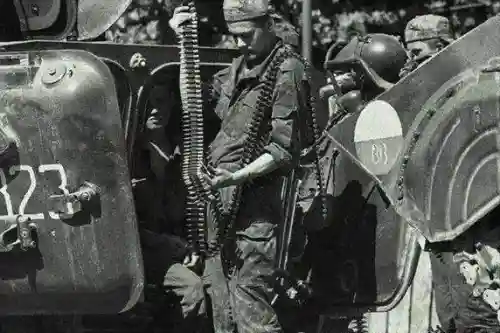车臣活割俄罗斯士兵头图片(1999车臣割头最后车臣士兵)
