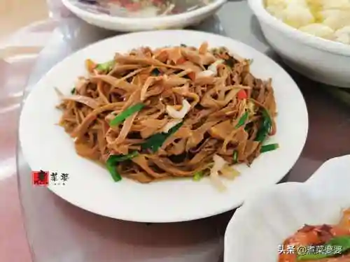 云南人结婚阵容装备搭配(云南人订婚需要准备什么)插图10