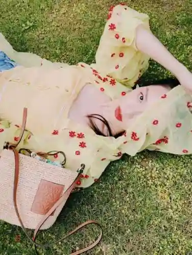 清纯阵容搭配推荐女生图片(清纯干净的女生穿搭)插图1