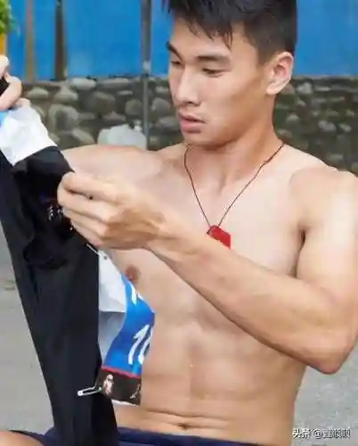 网红保镖阵容搭配图表最新(2021英雄联盟下棋最强阵容搭配)插图4