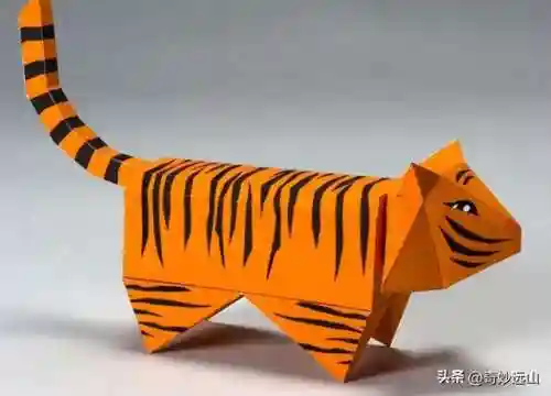 纸老虎打一成语是什么成语(纸老虎 打一成语)